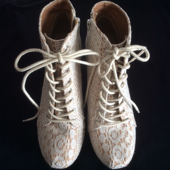 Qupid Lace Platform Heels, Sz 7.5 - Picture 7 of 14